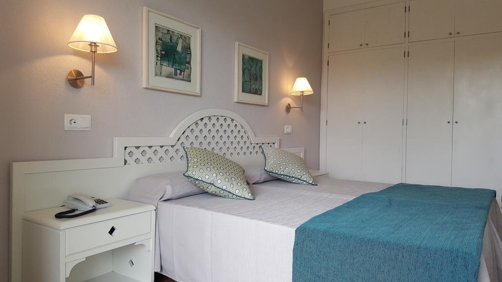 Chambre Double Supérieure - Vue sur Mer (2 Adultes + 1 Enfant)